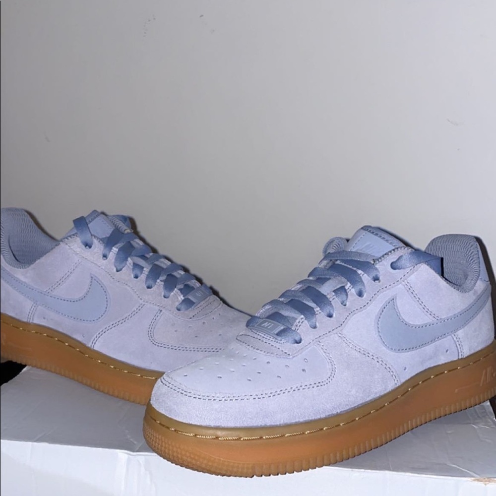 AIR FORCE 1 ‘07 SE
Size: 6.5 W
Color: Glacier Grey